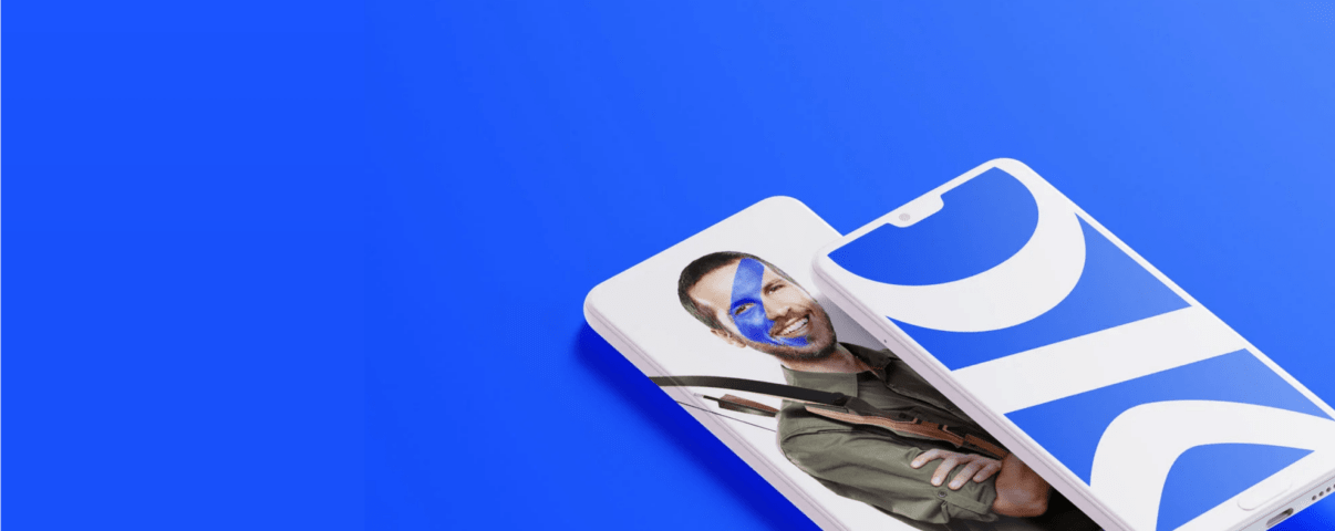 Два смартфона на синем фоне. Нижний смартфон показывает изображение парня в зеленой одежде с охотничьим луком, а верхний — экран со стилизованными графическими элементами в синем и белом цветах.